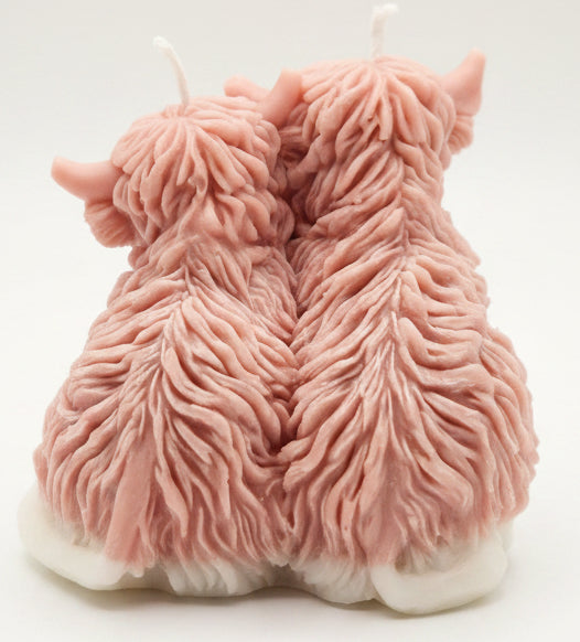 Snuggling Highland cows candle- Dragons Blood