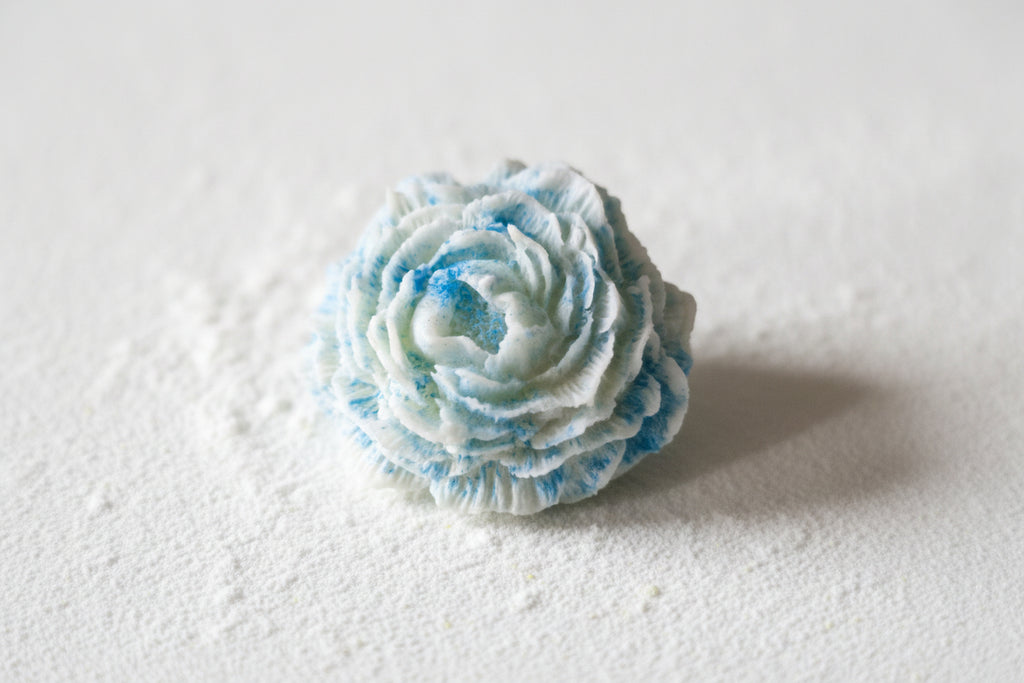 Beautiful flowers candle