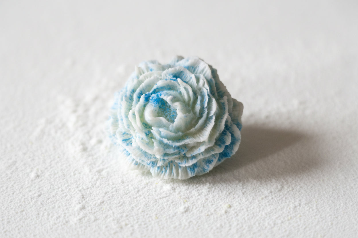 Beautiful flowers candle