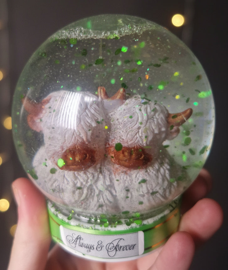 Highland cows Snow Globe