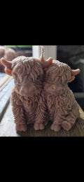 Snuggling Highland cow  candle