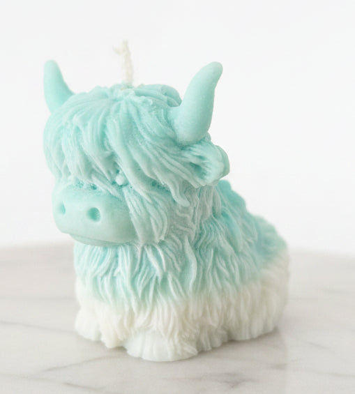 Highland cow candle, icing sugar