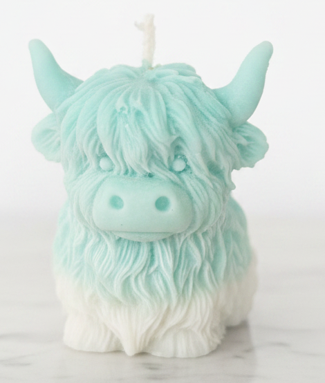 Highland cow candle, icing sugar