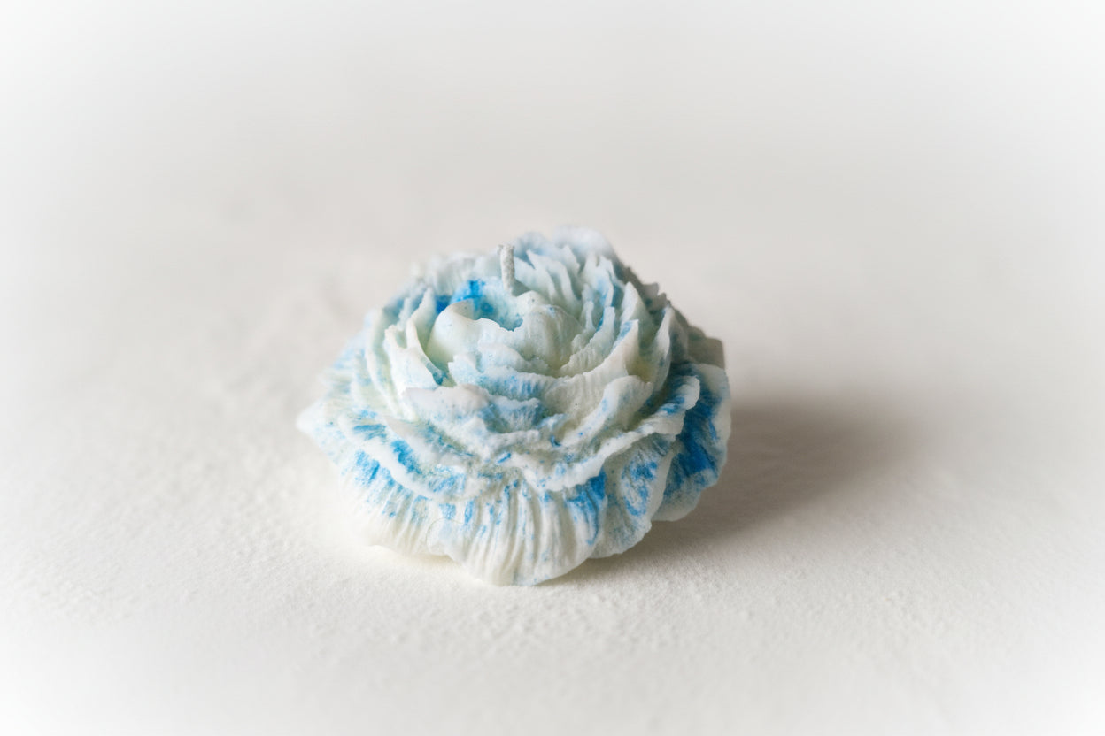 Beautiful flowers candle