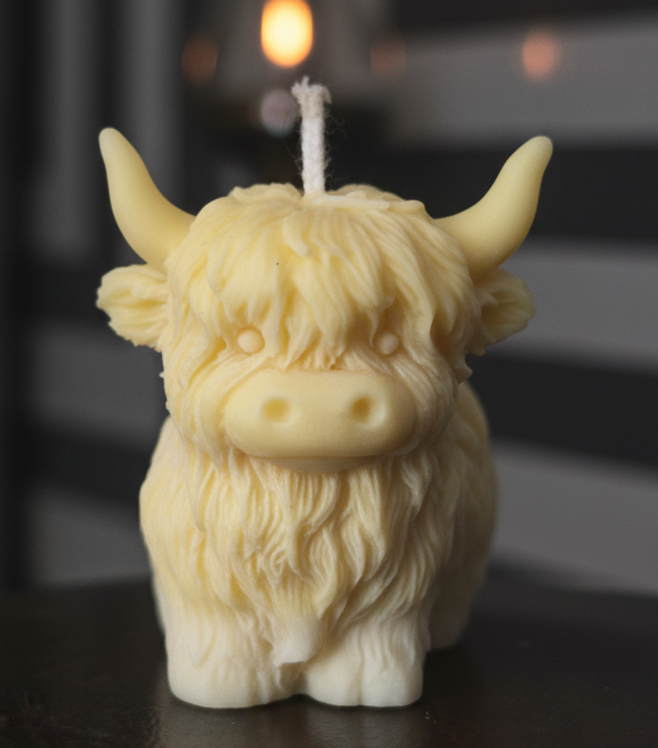 Highland cow candle, lemon