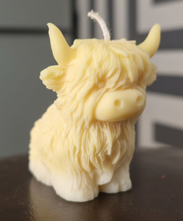 Highland cow candle, lemon