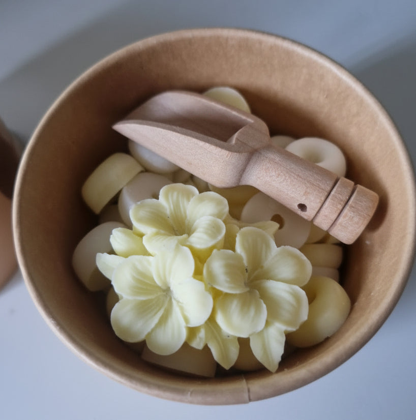 Lemon scoopies with scoop