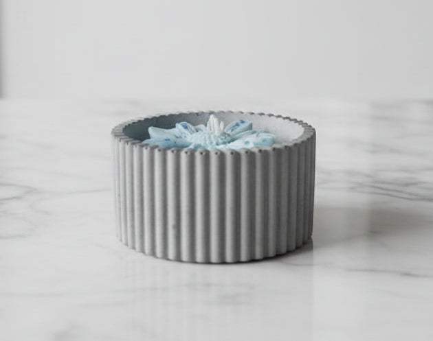 Handmade vessel & candles, kreed Aventos