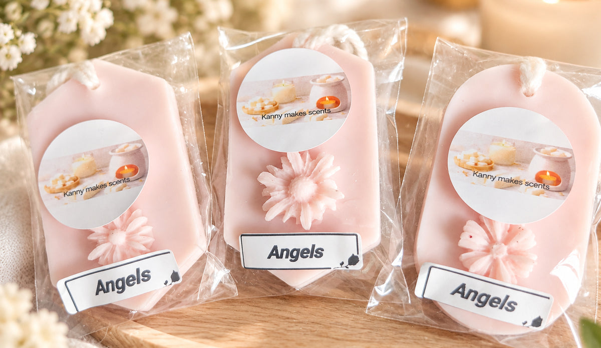 Hanging highly scented wax sachet